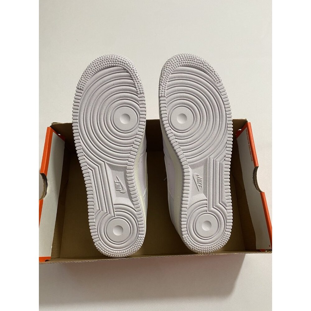 New Women’s Size 10 -Nike Air Force 1 '07 SE Next Nature Barely Grape DV3808 500 - Picture 9 of 10